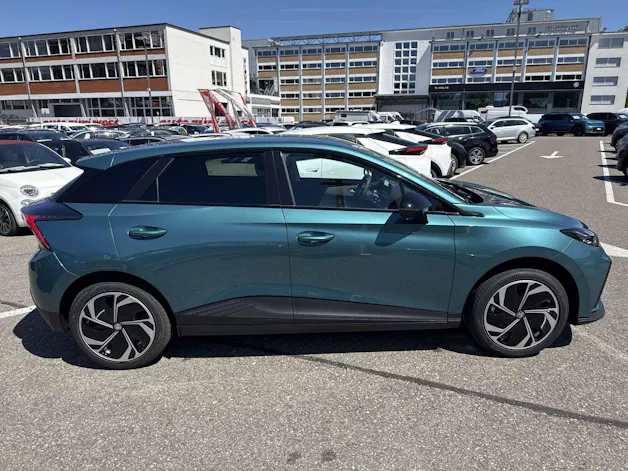 MG 4 EV 64kWh Premium Facelift Automat