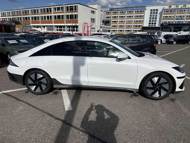 HYUNDAI Ioniq 6 77kWh Plus Line 325PS 4WD Automat