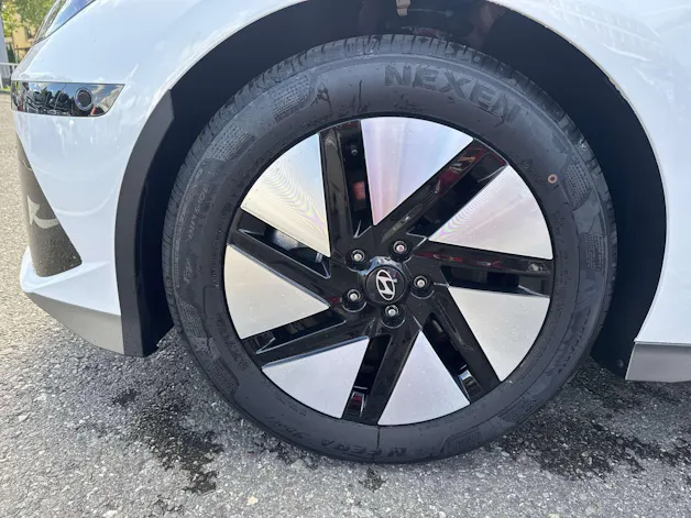 HYUNDAI Ioniq 6 77kWh Plus Line 325PS 4WD Automat