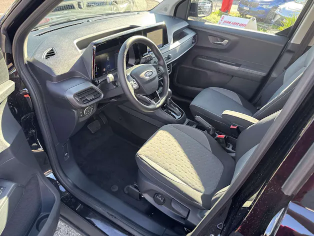 FORD Tourneo Courier 1.0 EcoBoost Titanium Automat