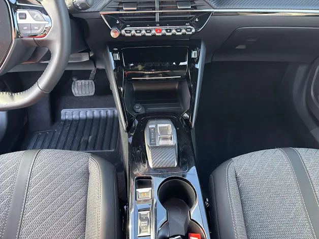 PEUGEOT 2008 1.2 145 MHEV Allure Automat