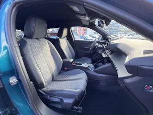 PEUGEOT 2008 1.2 145 MHEV Allure Automat