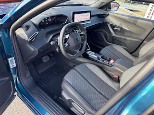 PEUGEOT 2008 1.2 145 MHEV Allure Automat