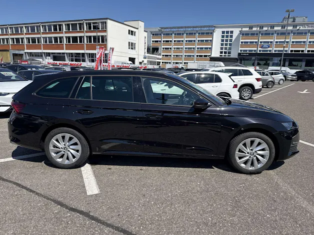 SKODA Octavia Combi 2.0 TDi Selection DSG-Automat