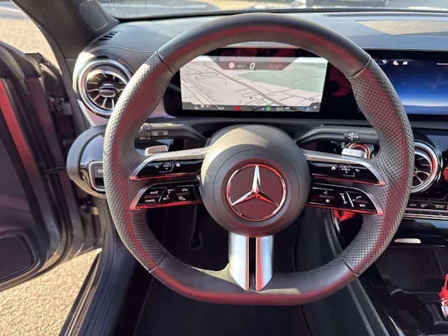 MERCEDES-BENZ CLA Shooting Brake 200 AMG Line Advanced Plus DCT-Automat