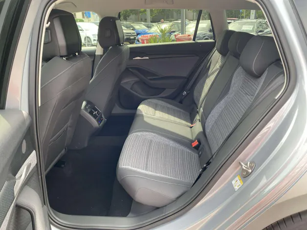 SKODA Superb Combi 1.5 TSi MHEV Selection DSG-Automat