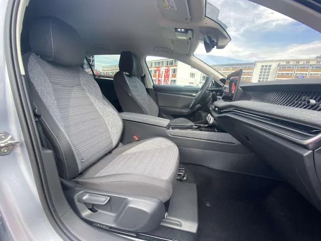 SKODA Superb Combi 1.5 TSi MHEV Selection DSG-Automat