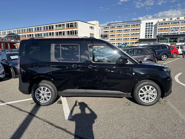 FORD Tourneo Courier 1.0 EcoBoost Titanium Automat