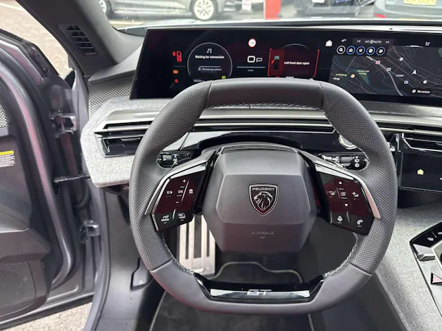 PEUGEOT 5008 145 Hybrid GT 7-Plätzer e-DCS-Automat