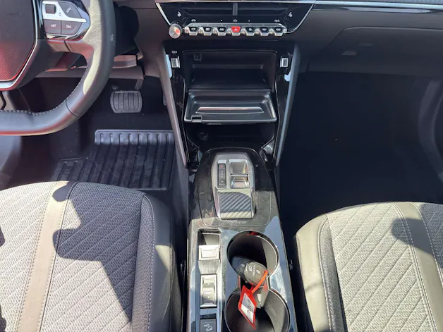 PEUGEOT 2008 1.2 145 MHEV Allure Automat