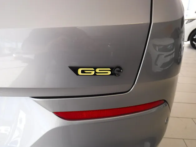 OPEL Grandland 1.6 Hybrid4 GSe Automatik