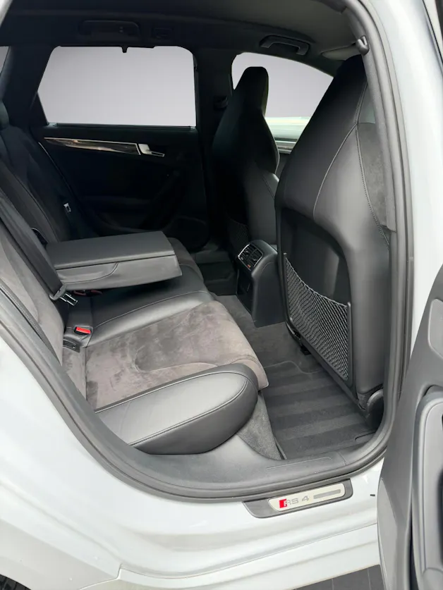 AUDI RS4 Avant 4.2 FSI V8 quattro S-tronic