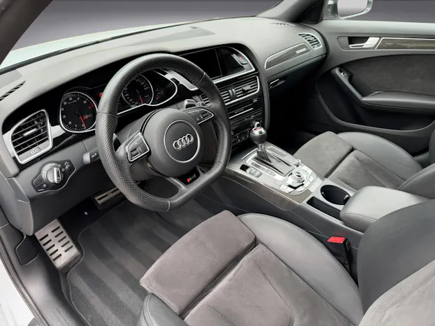 AUDI RS4 Avant 4.2 FSI V8 quattro S-tronic