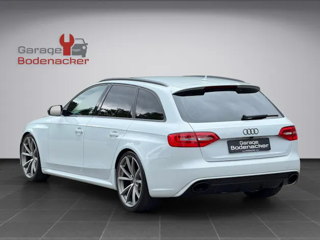 AUDI RS4 Avant 4.2 FSI V8 quattro S-tronic