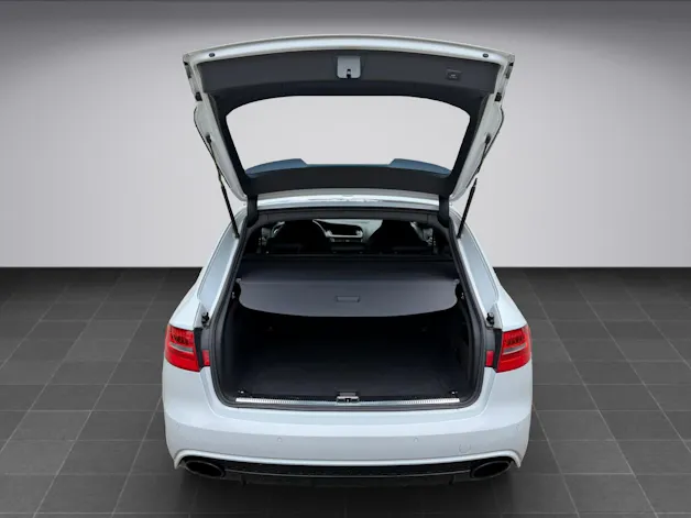 AUDI RS4 Avant 4.2 FSI V8 quattro S-tronic