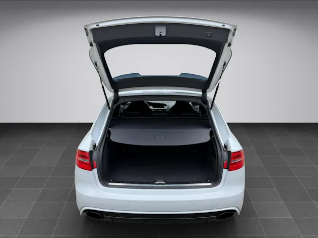 AUDI RS4 Avant 4.2 FSI V8 quattro S-tronic