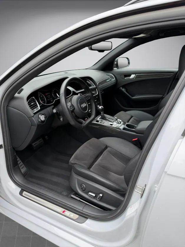 AUDI RS4 Avant 4.2 FSI V8 quattro S-tronic
