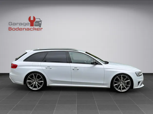 AUDI RS4 Avant 4.2 FSI V8 quattro S-tronic