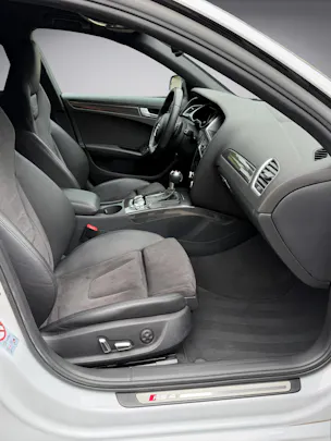 AUDI RS4 Avant 4.2 FSI V8 quattro S-tronic