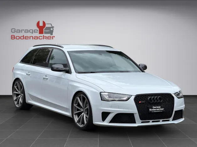 AUDI RS4 Avant 4.2 FSI V8 quattro S-tronic