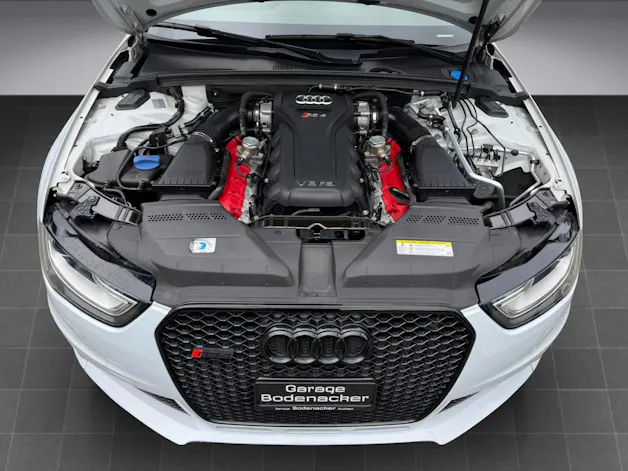 AUDI RS4 Avant 4.2 FSI V8 quattro S-tronic
