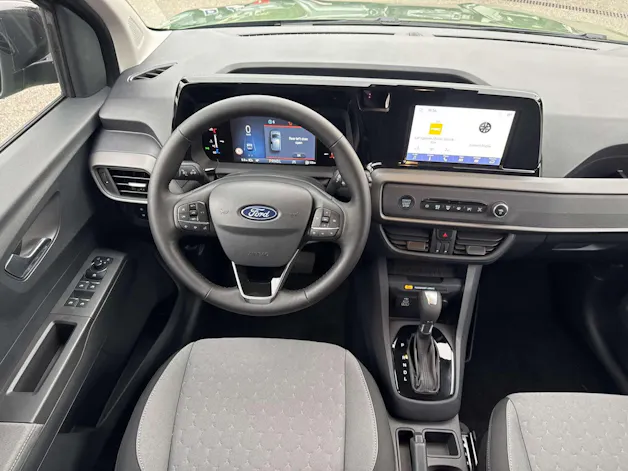FORD Tourneo Courier 1.0 EcoBoost Titanium Automat