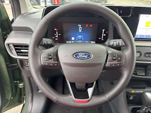 FORD Tourneo Courier 1.0 EcoBoost Titanium Automat