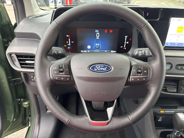 FORD Tourneo Courier 1.0 EcoBoost Titanium Automat