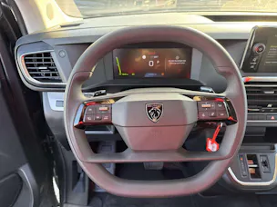 PEUGEOT Traveller 2.0 BlueHDi 9-Plätzer Business Long EAT-Automat
