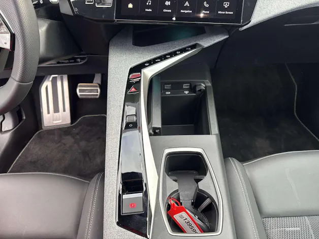 PEUGEOT 5008 145 Hybrid GT 7-Plätzer e-DCS-Automat