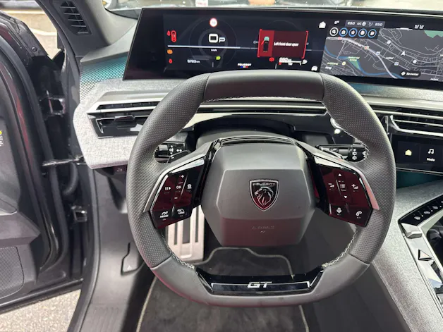 PEUGEOT 5008 145 Hybrid GT 7-Plätzer e-DCS-Automat