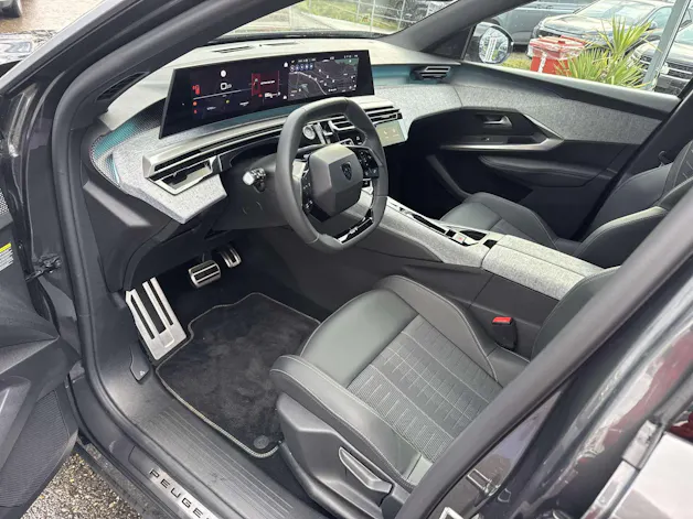 PEUGEOT 5008 145 Hybrid GT 7-Plätzer e-DCS-Automat