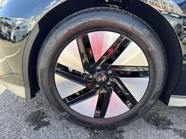 HYUNDAI Ioniq 6 77kWh Plus Line 325PS 4WD Automat