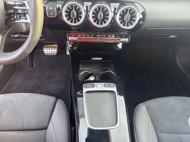 MERCEDES-BENZ CLA Shooting Brake 200 AMG Line Advanced Plus DCT-Automat