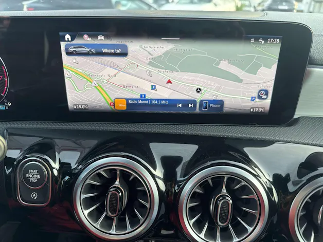 MERCEDES-BENZ CLA Shooting Brake 200 AMG Line Advanced Plus DCT-Automat