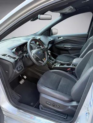 FORD Kuga 2.0 TDCi ST Line High 4WD PowerShift * 180PS * 4x4 * AHK *
