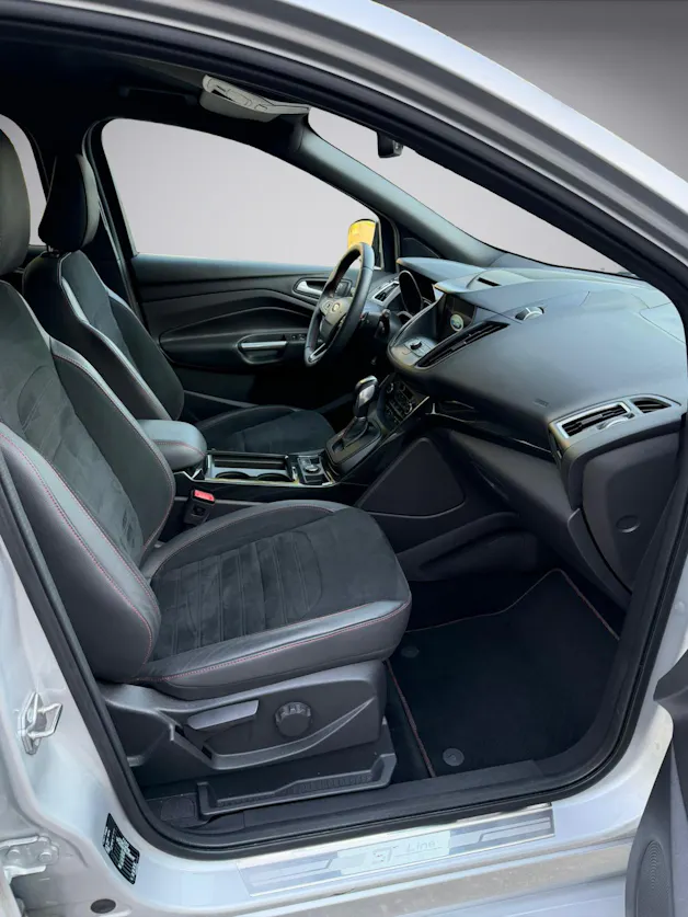 FORD Kuga 2.0 TDCi ST Line High 4WD PowerShift * 180PS * 4x4 * AHK *