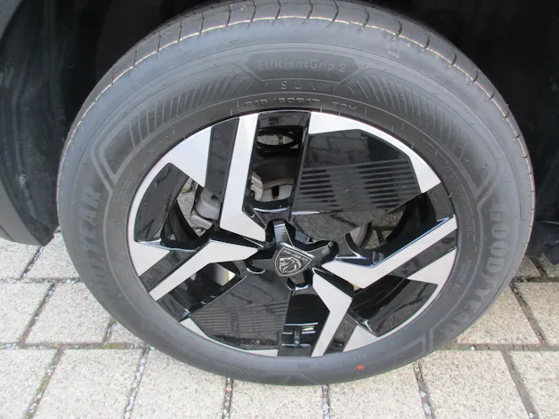 PEUGEOT 2008 1.2 145 MHEV GT