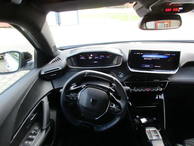 PEUGEOT 2008 1.2 145 MHEV GT