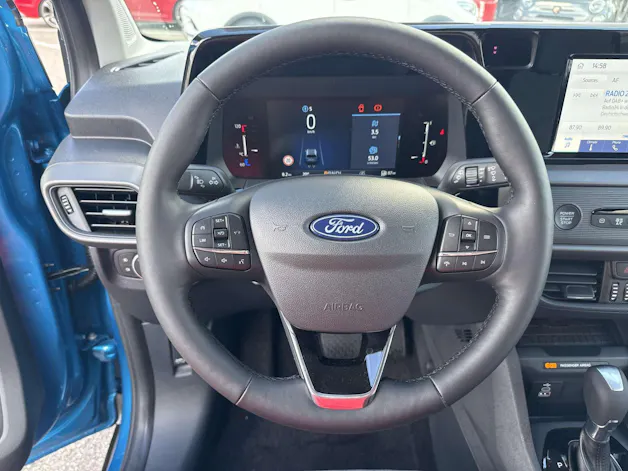 FORD Tourneo Courier 1.0 EcoBoost Titanium Automat