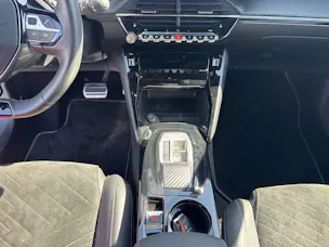 PEUGEOT 2008 1.2 PureTech GT Automat