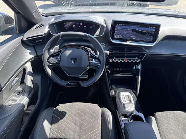 PEUGEOT 2008 1.2 PureTech GT Automat