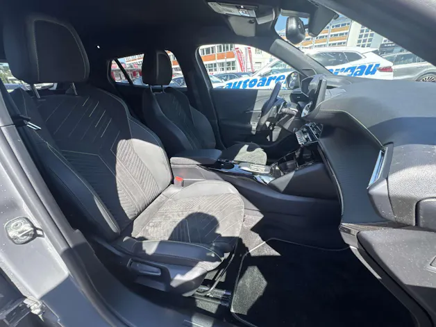 PEUGEOT 2008 1.2 PureTech GT Automat