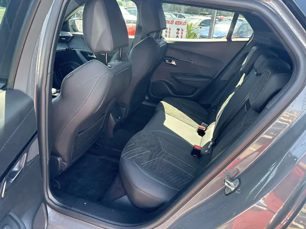 PEUGEOT 2008 1.2 PureTech GT Automat
