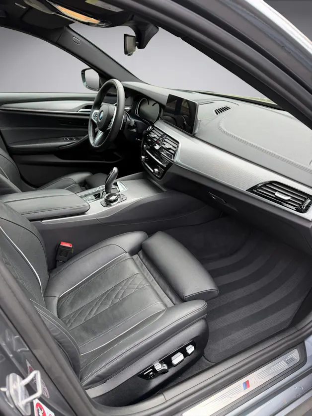 BMW 540i xDrive Touring M Sport Line Steptronic * M Paket * B58 * Vollausstattung !! * NP. 130'280.- *