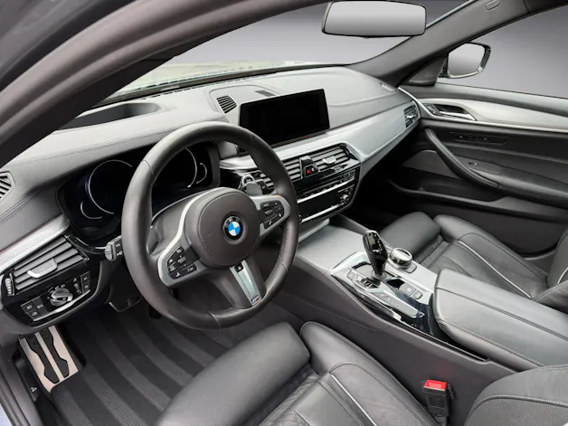 BMW 540i xDrive Touring M Sport Line Steptronic * M Paket * B58 * Vollausstattung !! * NP. 130'280.- *