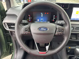 FORD Tourneo Courier 1.0 EcoBoost Titanium Automat