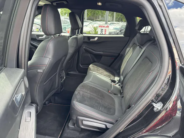 FORD Kuga 2.5 FHEV ST-Line X 4WD Automat