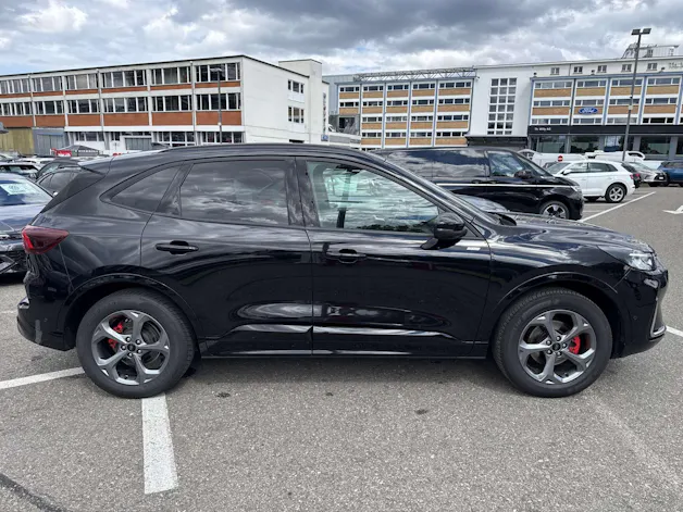 FORD Kuga 2.5 FHEV ST-Line X 4WD Automat
