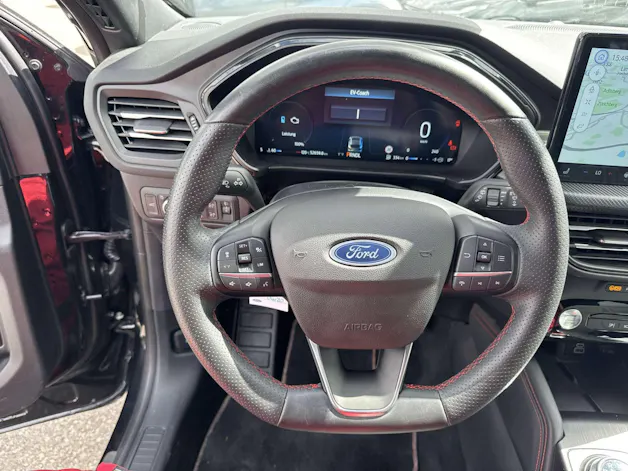 FORD Kuga 2.5 FHEV ST-Line X 4WD Automat